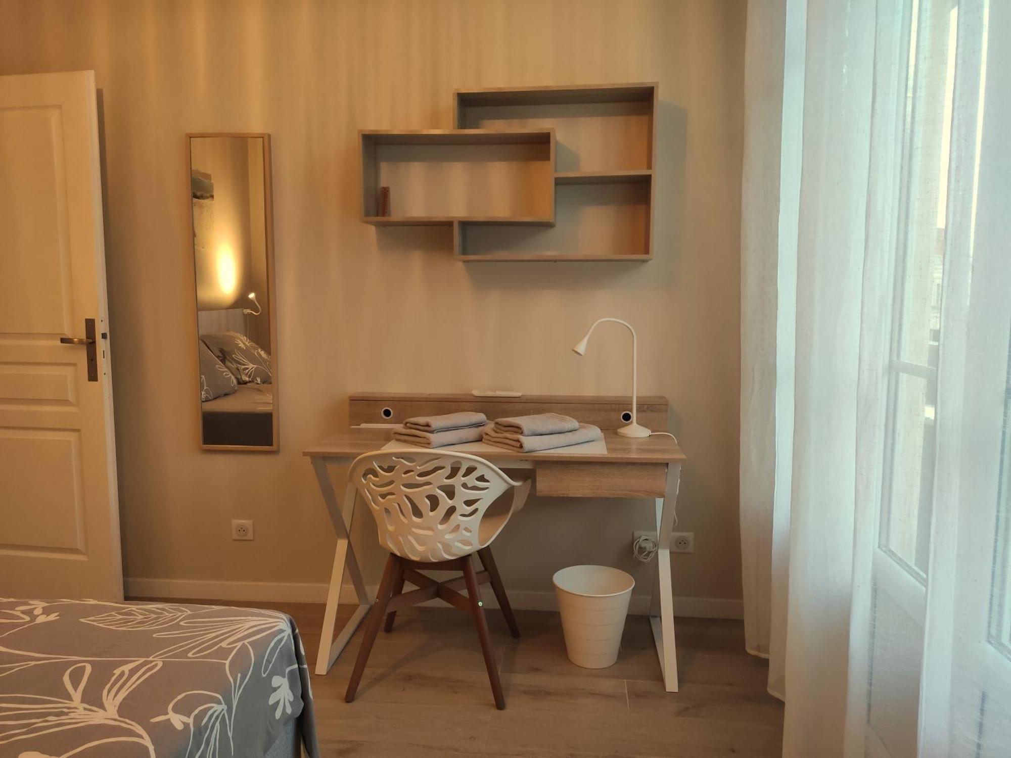 Superbe T3 Climatise - 62M2 - 4 Etoiles - Centre Historique Vue Port De Plaisance - Wifi - 5E Avec Ascenseur Apartment Toulon Exterior photo