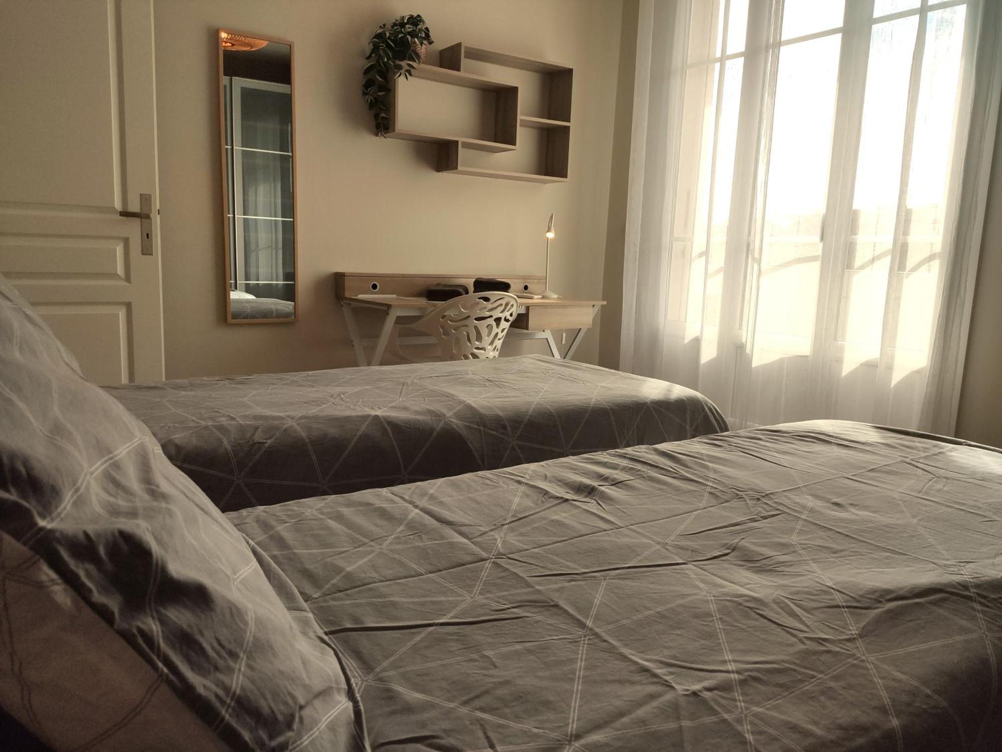 Superbe T3 Climatise - 62M2 - 4 Etoiles - Centre Historique Vue Port De Plaisance - Wifi - 5E Avec Ascenseur Apartment Toulon Exterior photo