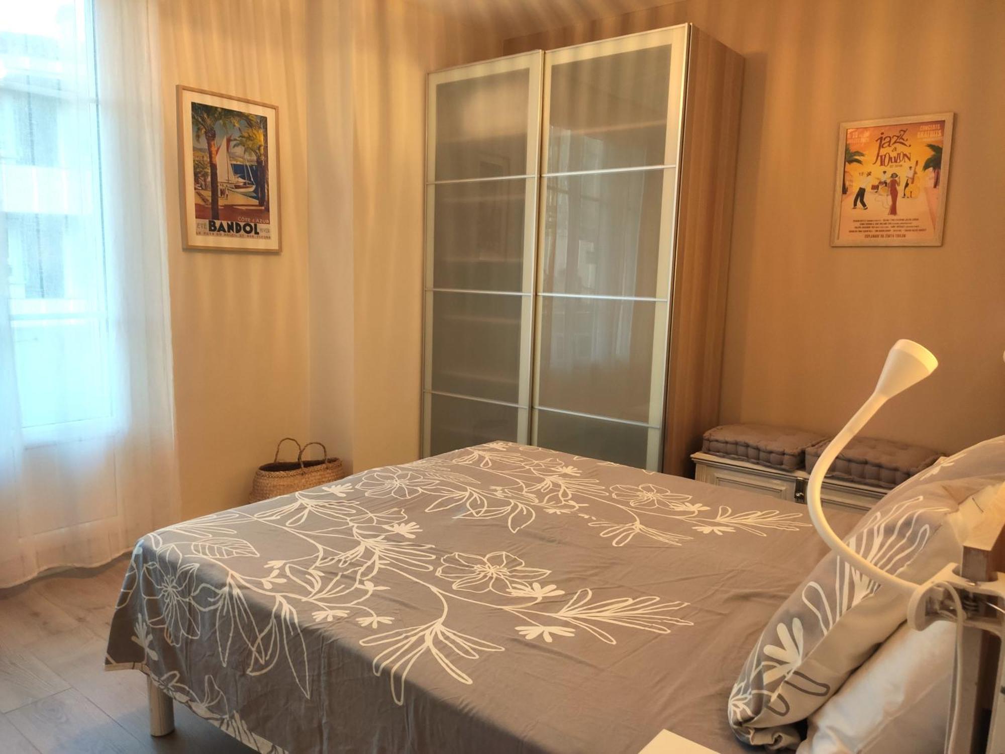 Superbe T3 Climatise - 62M2 - 4 Etoiles - Centre Historique Vue Port De Plaisance - Wifi - 5E Avec Ascenseur Apartment Toulon Exterior photo