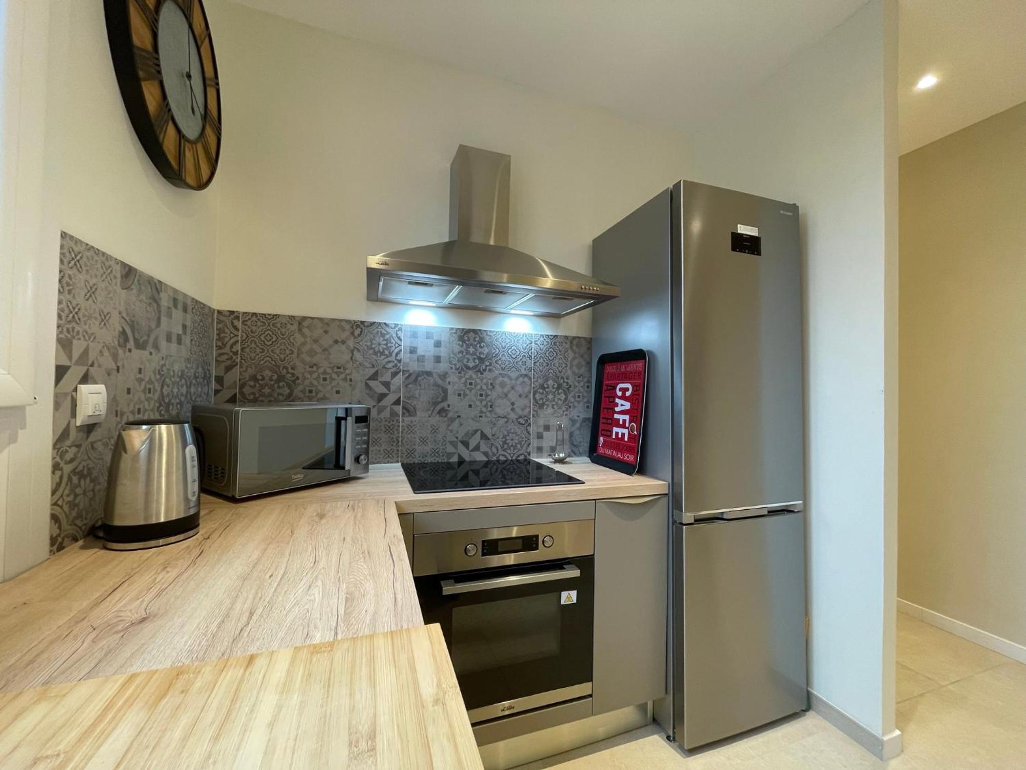 Superbe T3 Climatise - 62M2 - 4 Etoiles - Centre Historique Vue Port De Plaisance - Wifi - 5E Avec Ascenseur Apartment Toulon Exterior photo