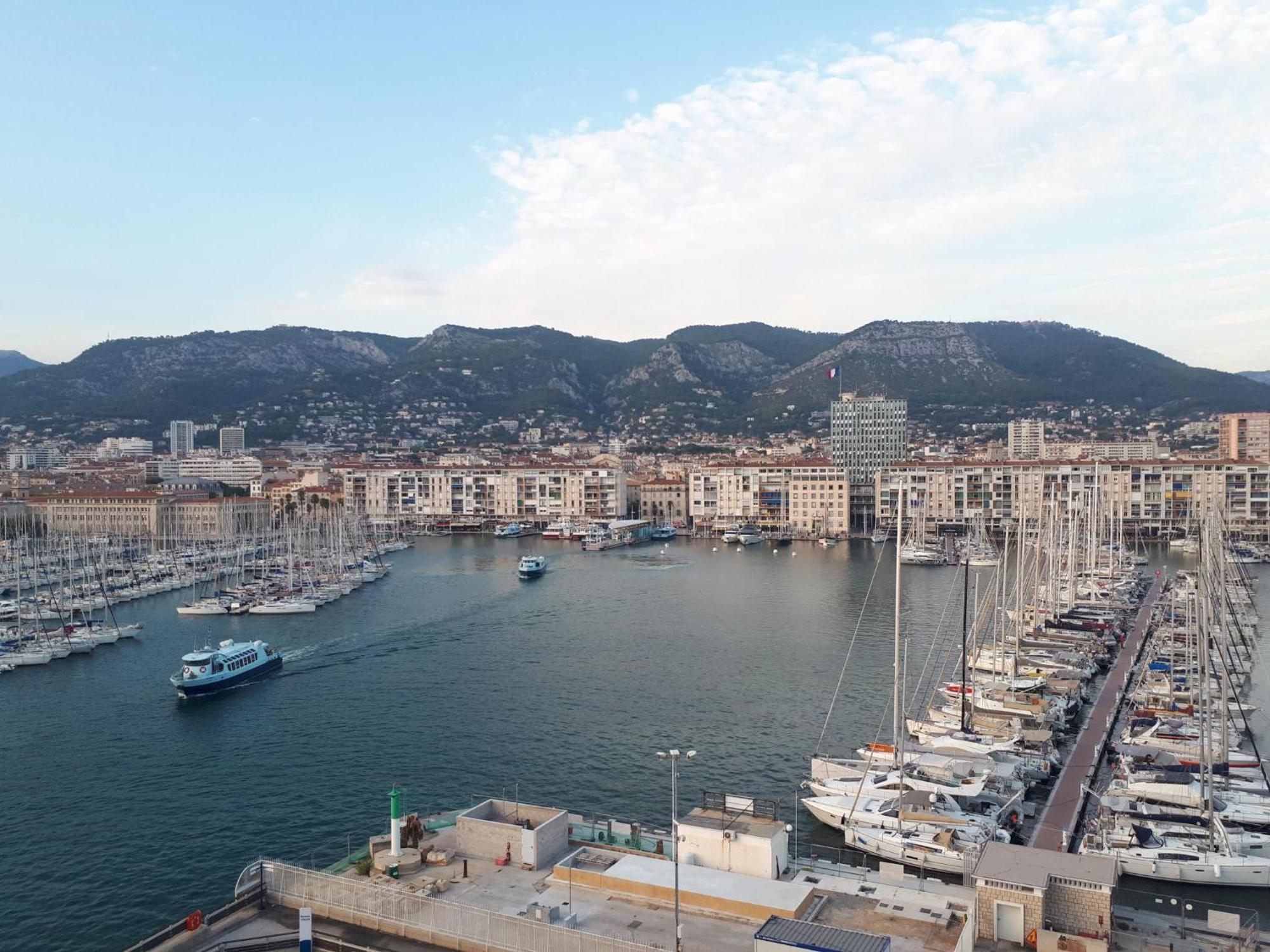 Superbe T3 Climatise - 62M2 - 4 Etoiles - Centre Historique Vue Port De Plaisance - Wifi - 5E Avec Ascenseur Apartment Toulon Exterior photo